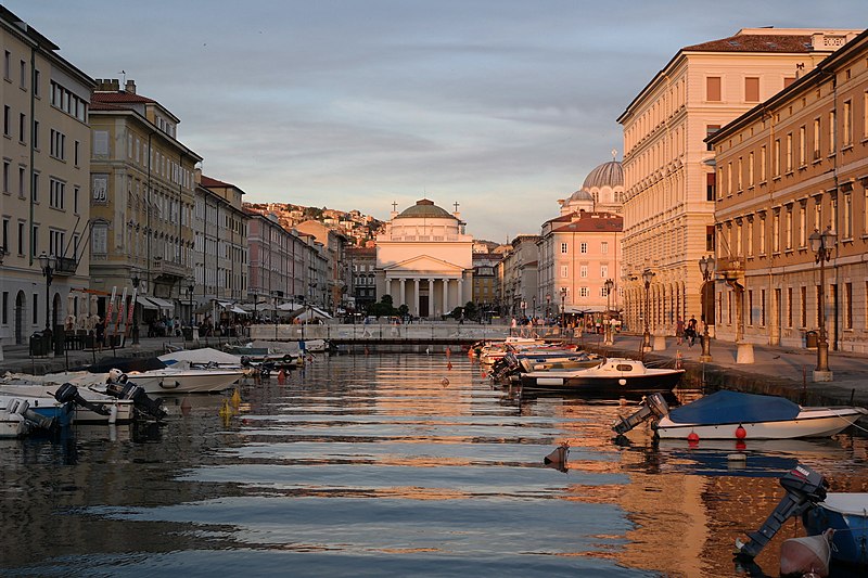 trieste canal grande al tramonto