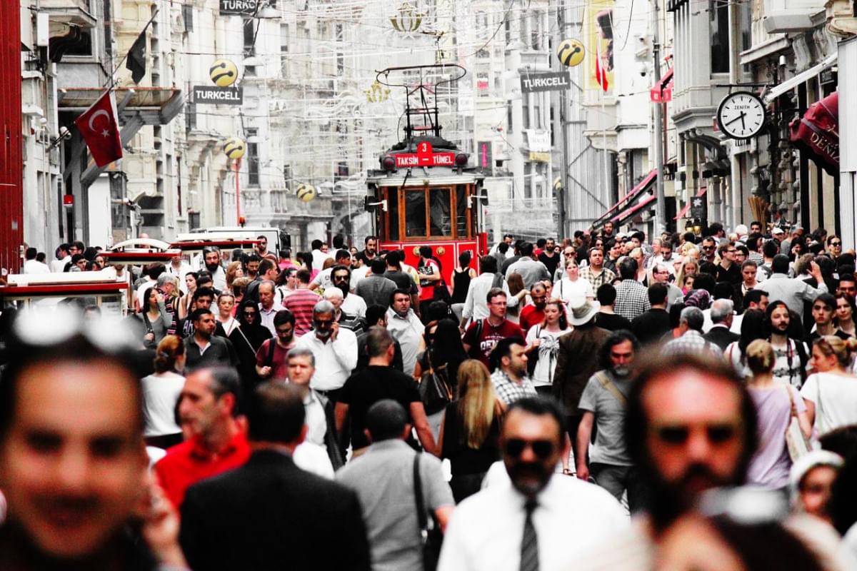 turchia istanbul folla tram